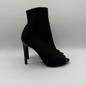 Steve Madden Black Knit Ankle Boots Size 6